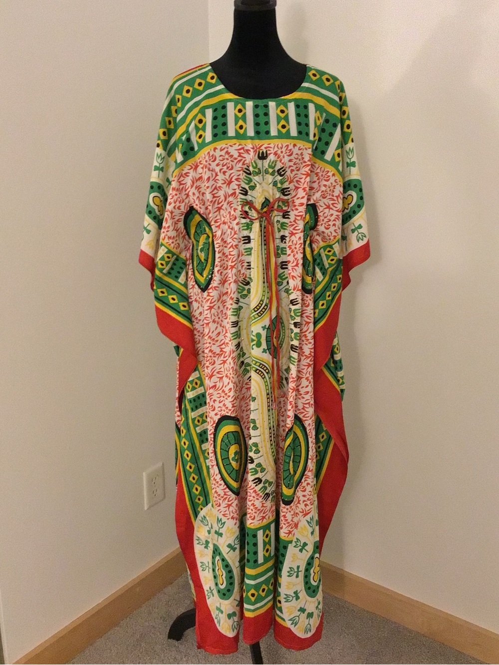 CALIFORNIA WOMAN Women’s Kaftan with Green/Red/Yellow Design and Glitter